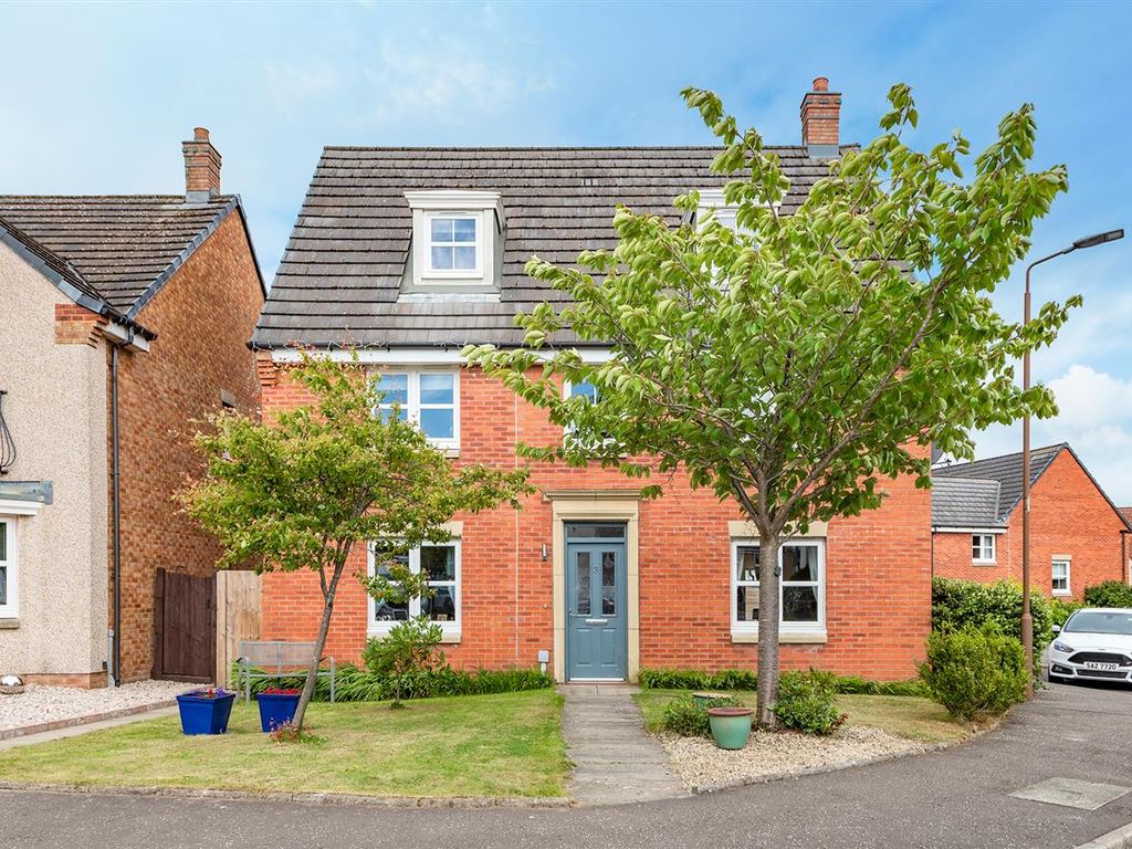 5 bed detached house for sale in Raeburn Road, Larbert, Larbert FK5