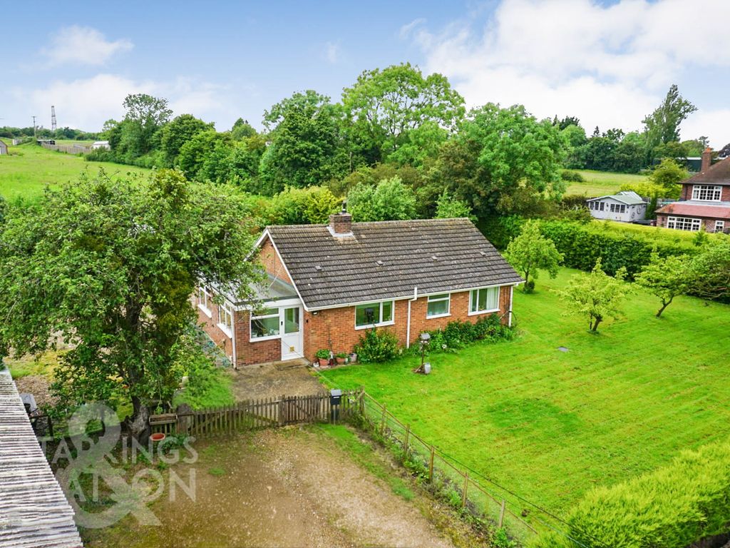 3 bed detached bungalow for sale in Briar Lane, Swainsthorpe, Norwich