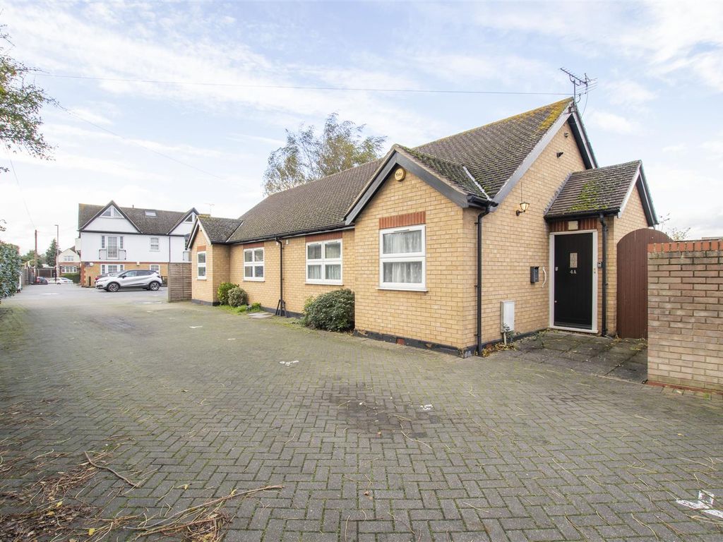 1 bed semidetached bungalow for sale in Flamstead End Road, Cheshunt