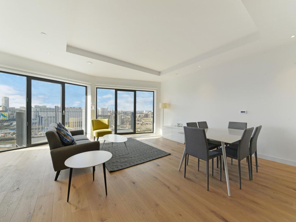 3 bed flat to rent in Modena House, London City Island, London E14, £