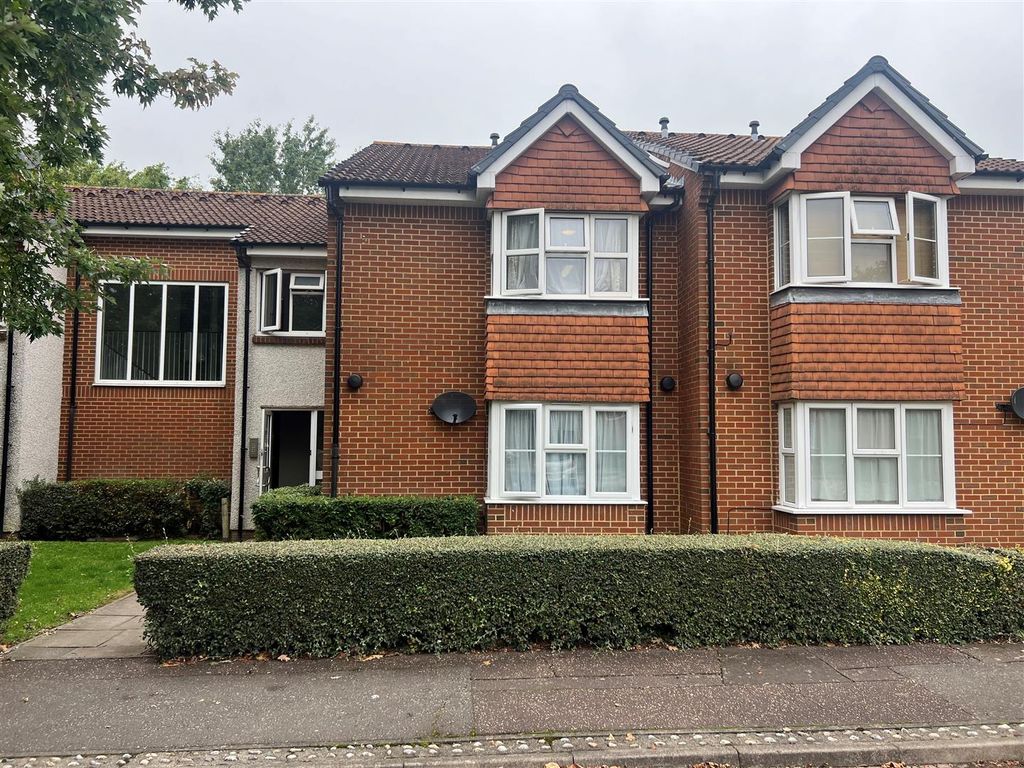 Studio for sale in Heatherwood Drive, Hayes UB4, £159,950 Zoopla