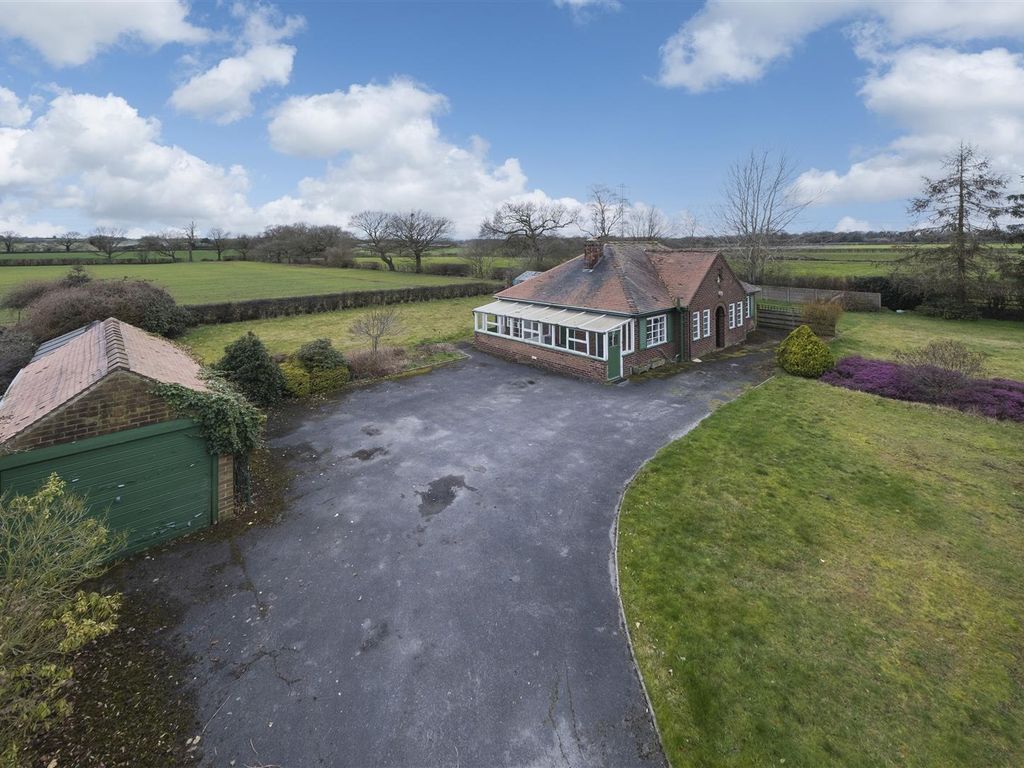 2 bed bungalow for sale in Senna Lane, Comberbach, Northwich CW9 Zoopla