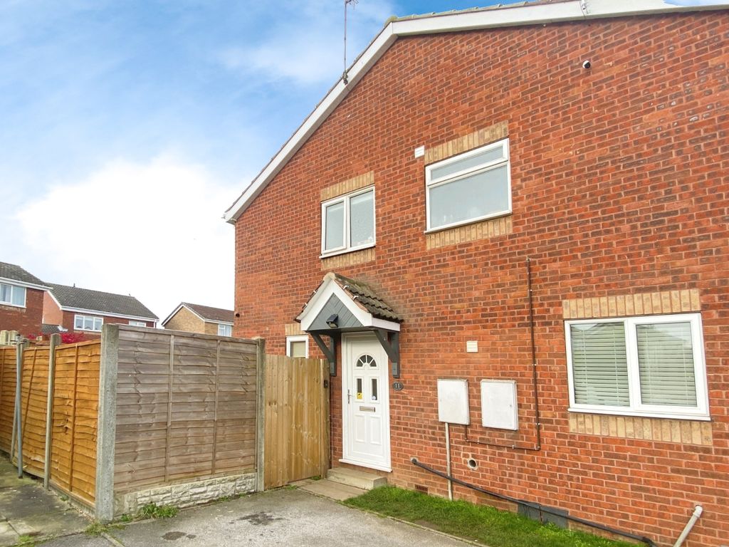 2 bed end terrace house for sale in Laurel Close, Gainsborough DN21, £