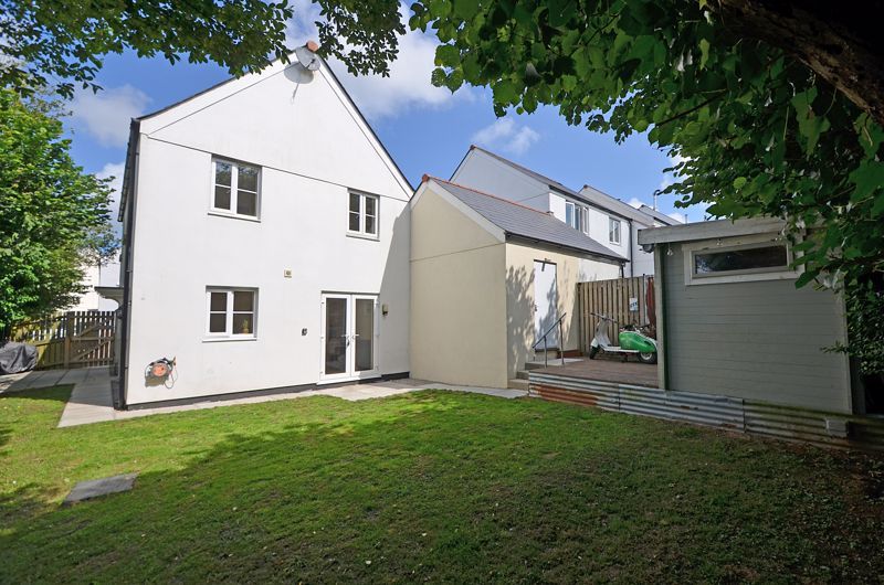 3 bed linkdetached house for sale in Roseworthy Road, Shortlanesend
