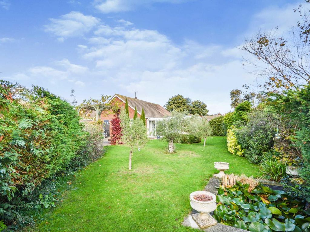 2 bed semidetached bungalow for sale in Wayne Close, Broadstairs, Kent CT10 Zoopla