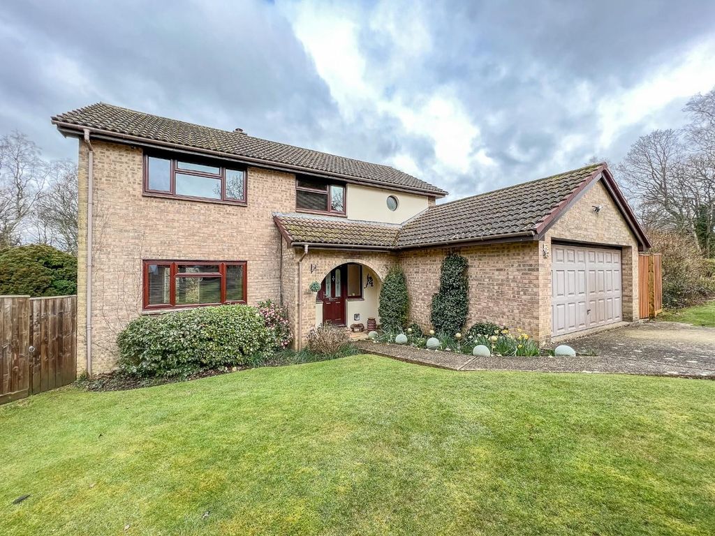 4 bed detached house for sale in Woodside Avenue, Alverstone Garden