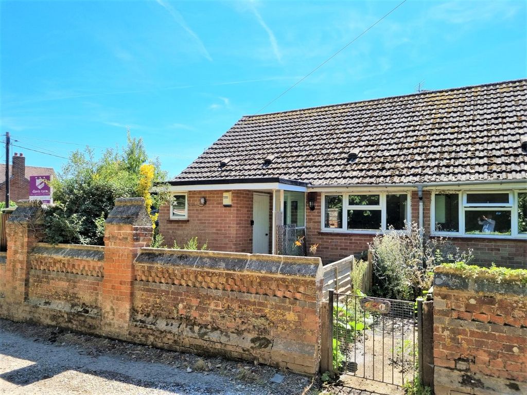2 bed bungalow for sale in St. Peters Close, Brimpton, Reading