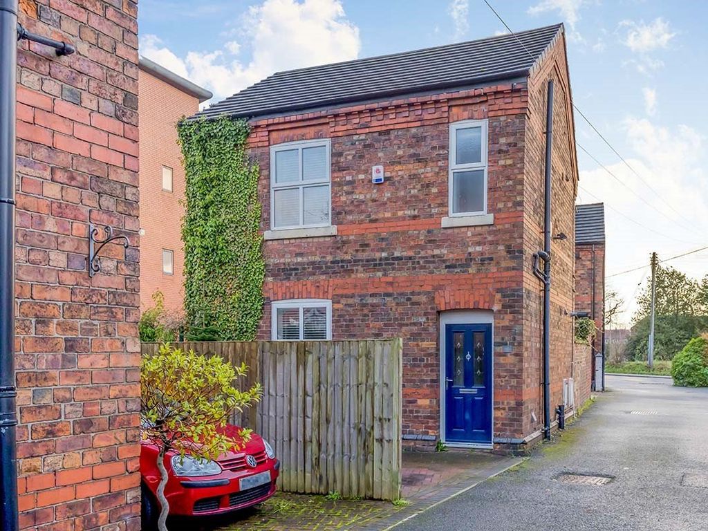 3 bed detached house to rent in Station Road, Holmes Chapel, Cheshire