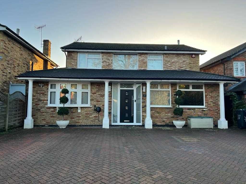 4 bed detached house for sale in Heathfield Road, Bushey WD23, £