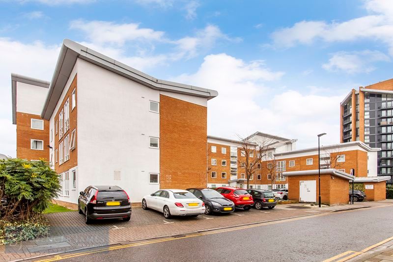 1 bed flat to rent in Fishguard Way, Galleons Lock E16 Zoopla