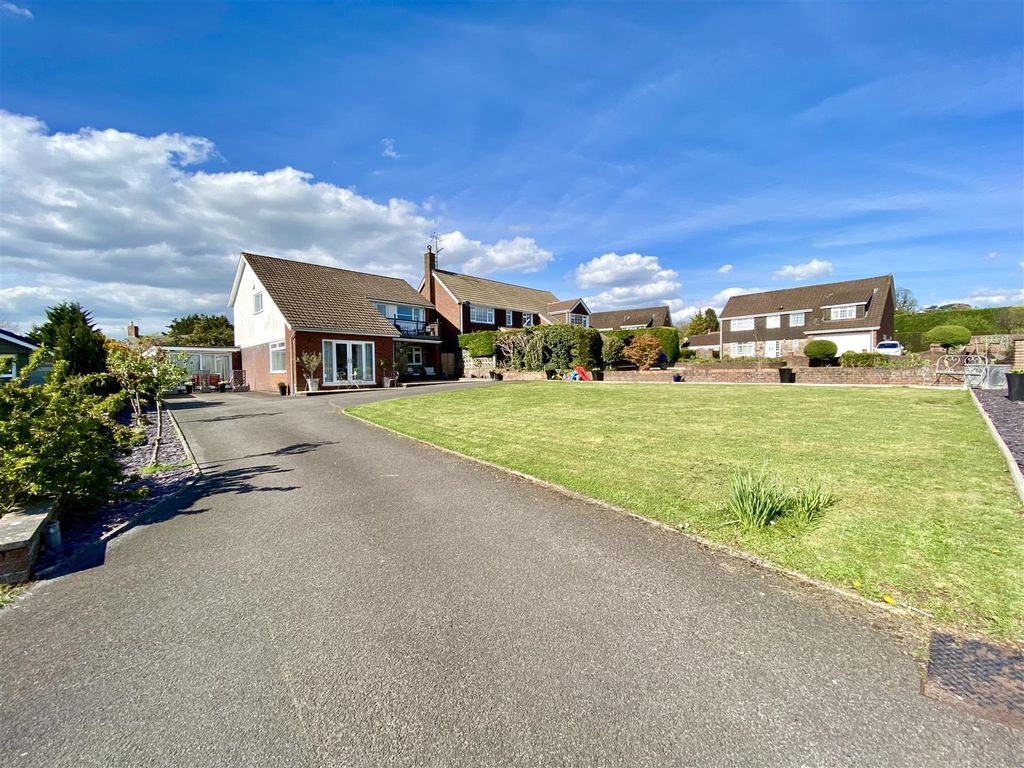 5 bed detached house for sale in Chapel Close, Pwllmeyric, Chepstow