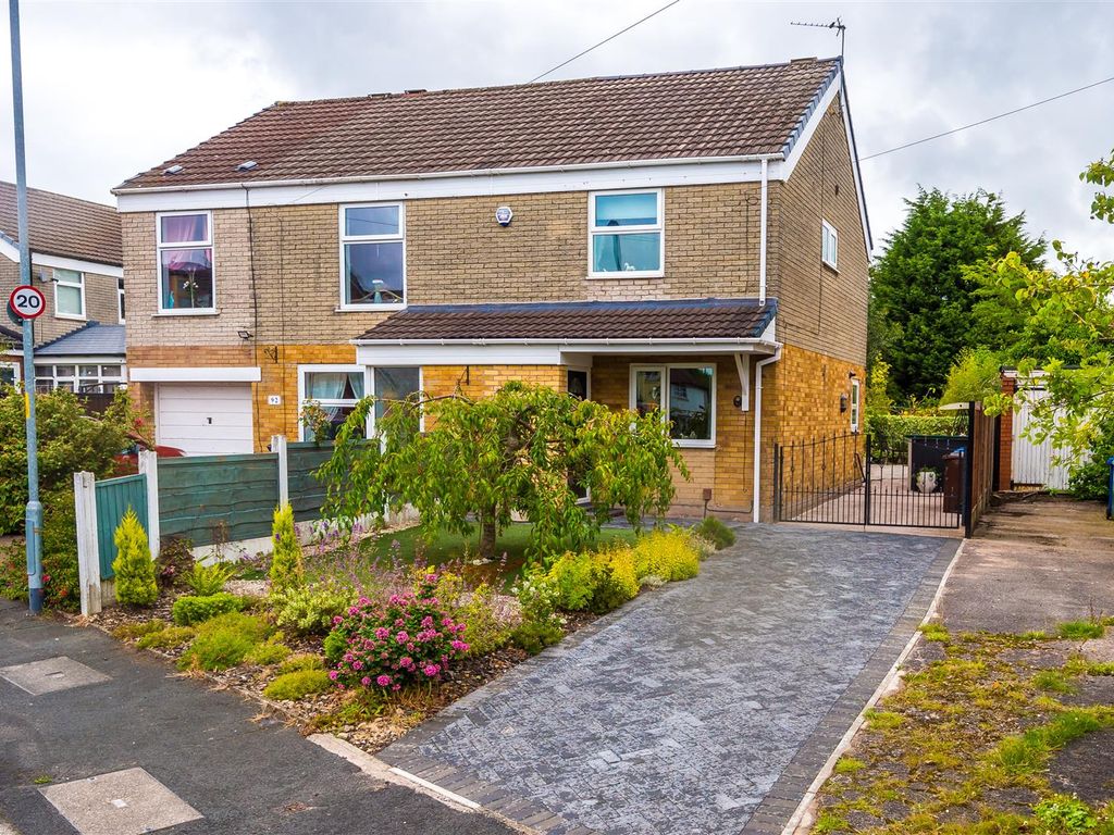 3 bed semidetached house for sale in Stour Road, Astley, Manchester