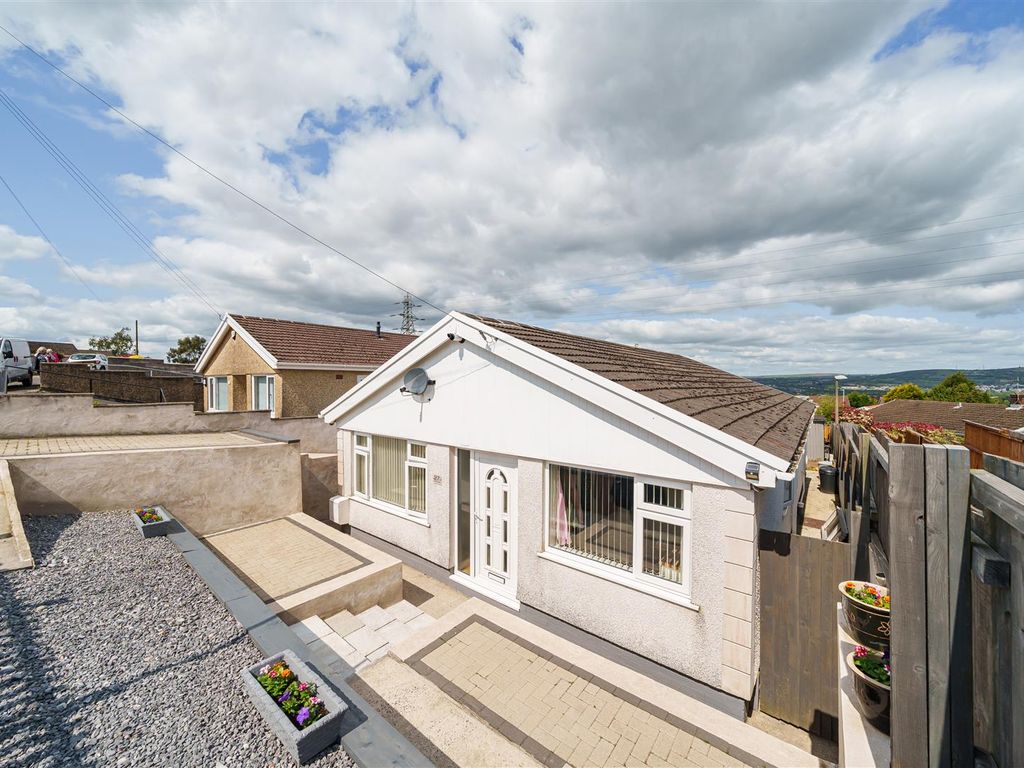 3 bed detached bungalow for sale in Heol Cae Glas, Llansamlet, Swansea