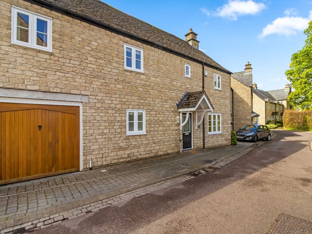 4 bed end terrace house for sale in Barcelona Drive, Minchinhampton, Stroud, Gloucestershire GL6