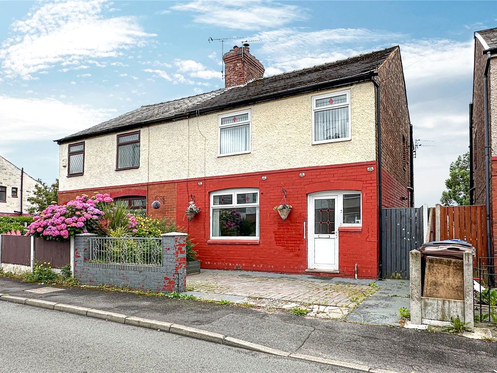 3 bed semidetached house for sale in Windsor Avenue, Chadderton