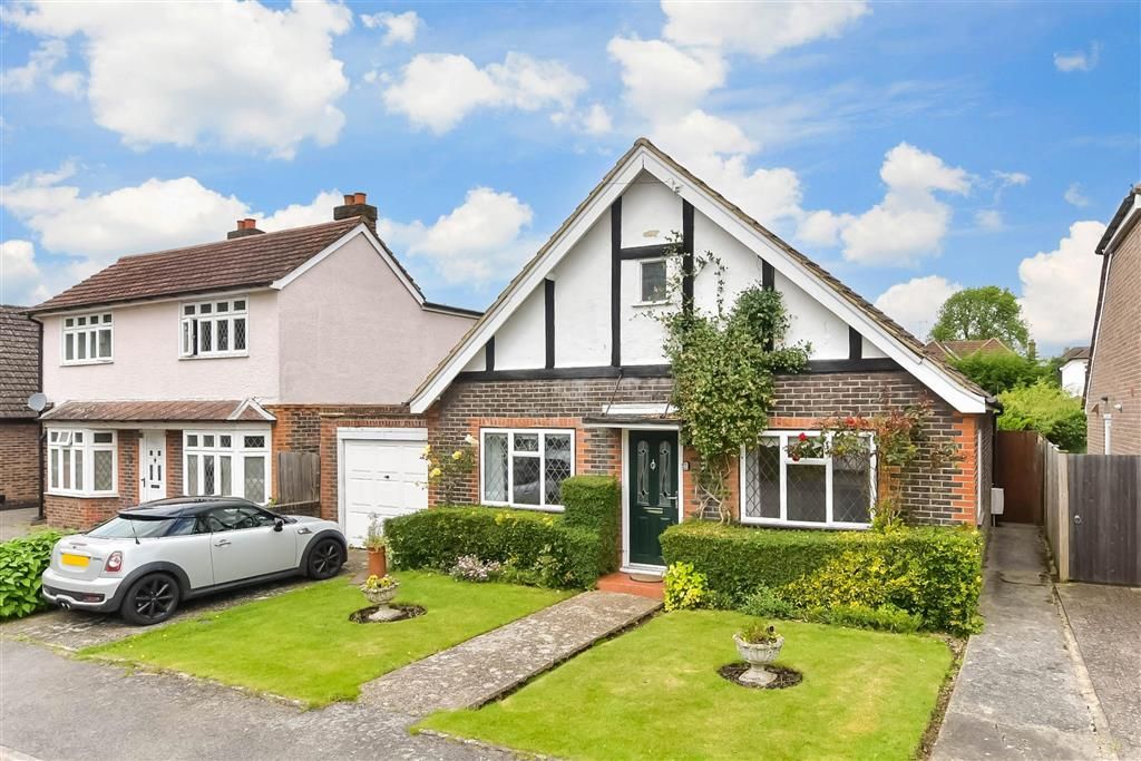 2 bed bungalow for sale in Melton Road, Merstham, Redhill, Surrey RH1