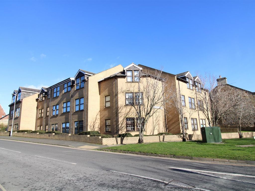 2 bed flat for sale in Meadowfield Park, Ponteland, Newcastle Upon Tyne