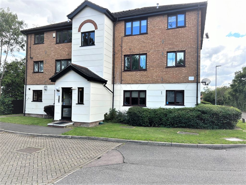 Studio to rent in Parrotts Field, Hoddesdon, Herts EN11 Zoopla