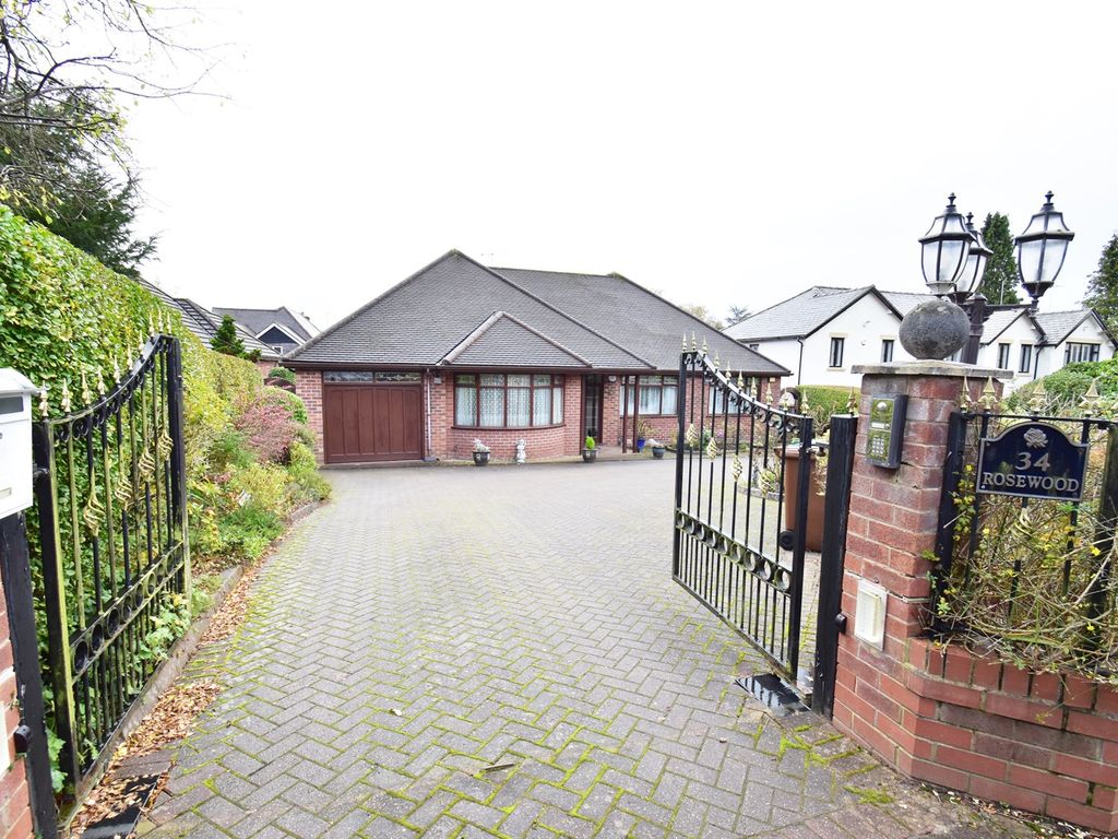 3 bed detached bungalow for sale in Broadway, Bramhall, Stockport SK7