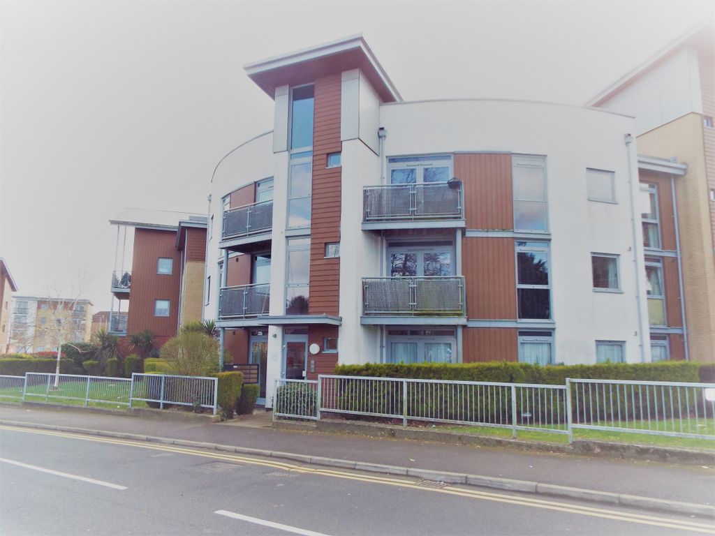 2 bed flat to rent in Kelvin Gate, Bracknell RG12 Zoopla