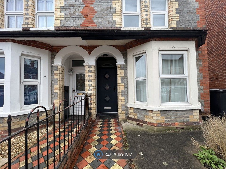 3 bed terraced house to rent in Rowley Road, Reading RG2, £1,800 pcm