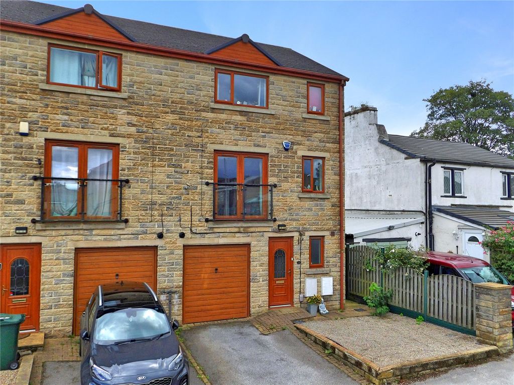 4 bed detached house for sale in Victoria Avenue, Eccleshill, Bradford
