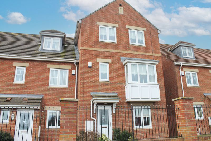 4 bed town house for sale in Heather Lea, Blyth NE24, £200,000 Zoopla