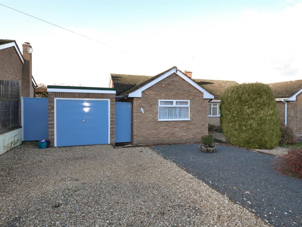 2 bed semidetached bungalow for sale in Broadlands Drive, Malvern WR14