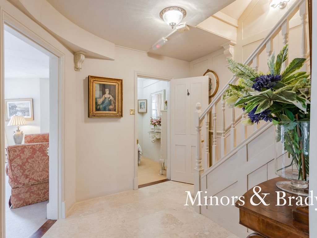 2 bed flat for sale in Kirkley Cliff, Lowestoft NR33, £160,000 Zoopla