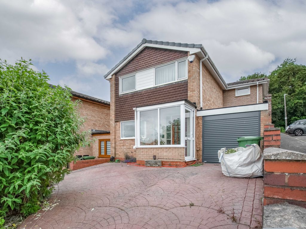 3 bed linkdetached house for sale in Salford Close, Redditch