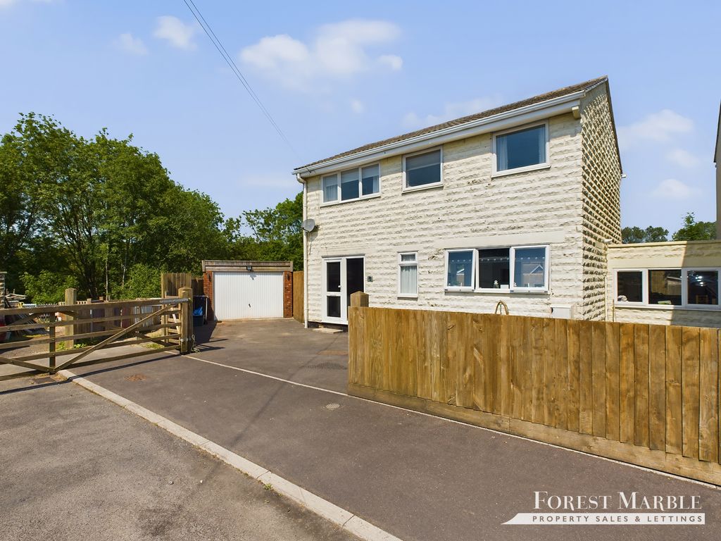 4 bed semidetached house for sale in Mendip Vale, Coleford, Radstock