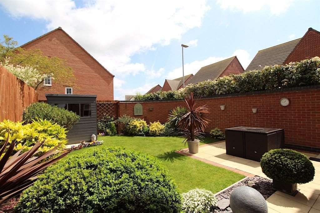 3 bed detached house for sale in Knaresborough Drive, Grantham NG31, £