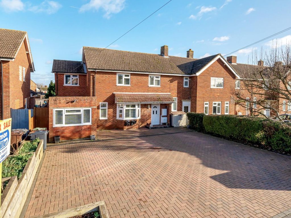 5 bed end terrace house for sale in Fartherwell Avenue, West Malling