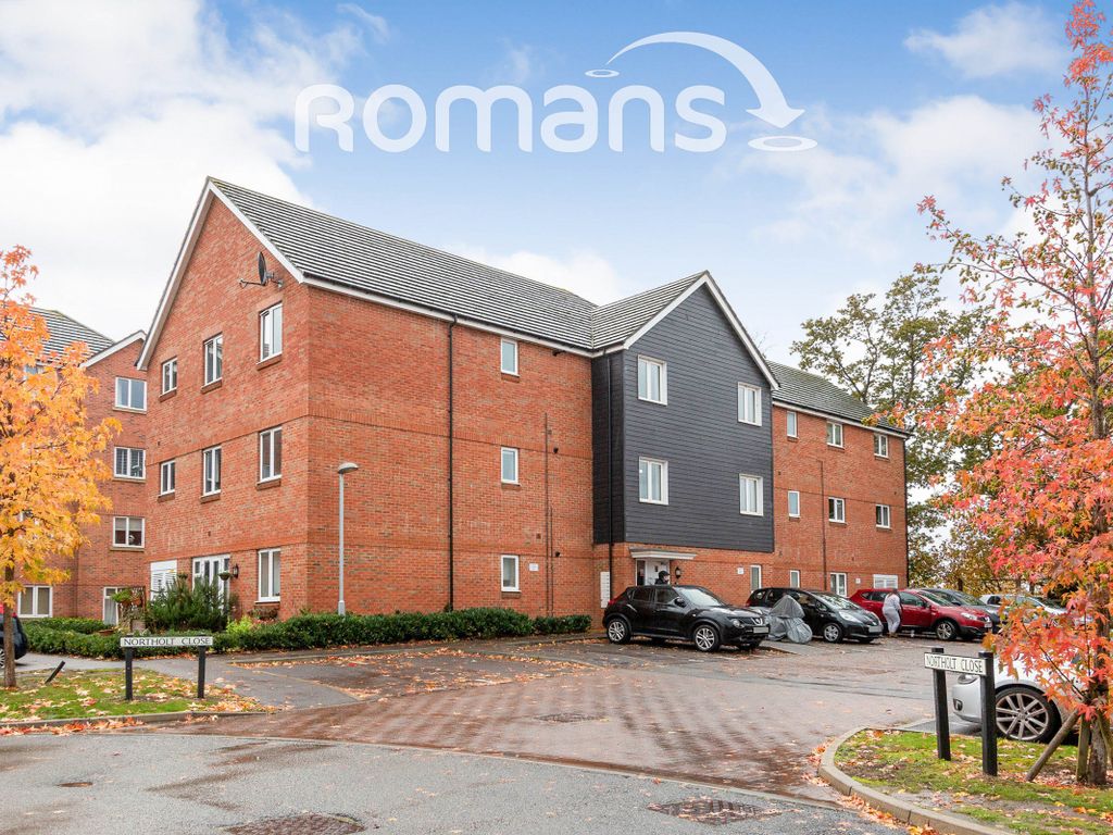 2 bed flat to rent in Northolt Close, Farnborough GU14, £1,350 pcm Zoopla