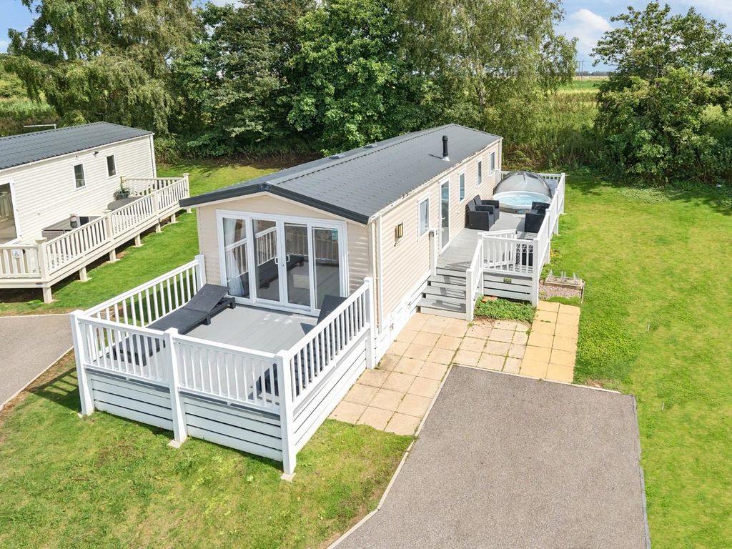 3 bed mobile/park home for sale in Sleaford Road, Tattershall, Lincoln