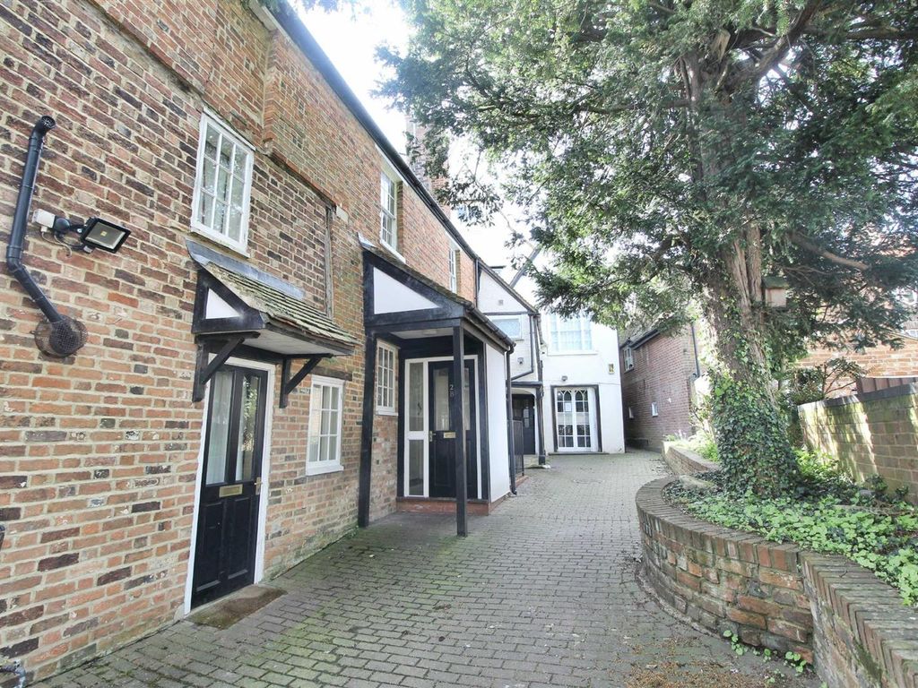 1 bed flat to rent in Union Street, Newport Pagnell, Bucks MK16, £895