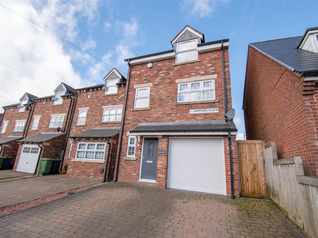 4 bed detached house for sale in Bamford Place, Marehay, Ripley DE5, £