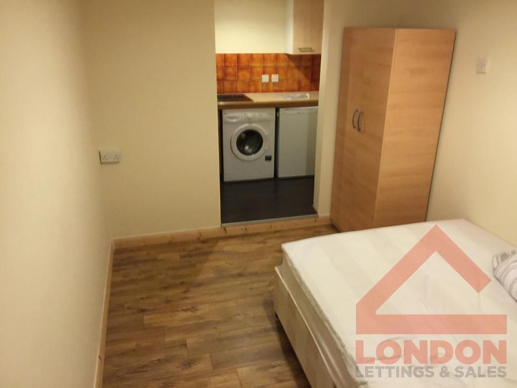 Studio to rent in Cuthbert Gardens, London SE25 Zoopla