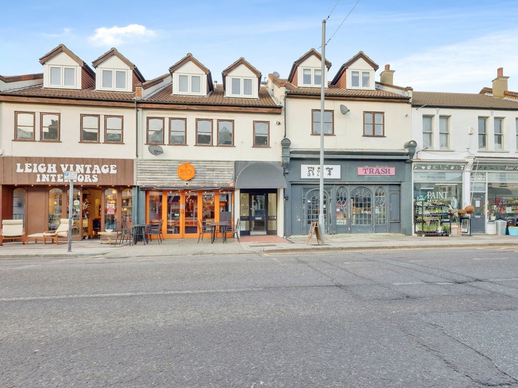 1 bed flat to rent in Leigh Road, LeighOnSea SS9, £950 pcm Zoopla