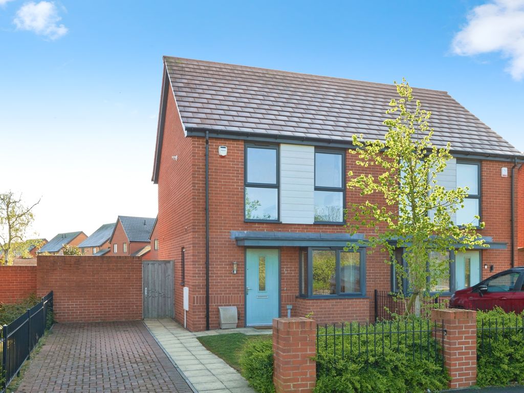 2 bed semidetached house for sale in Bridgnorth Road, Birmingham B33