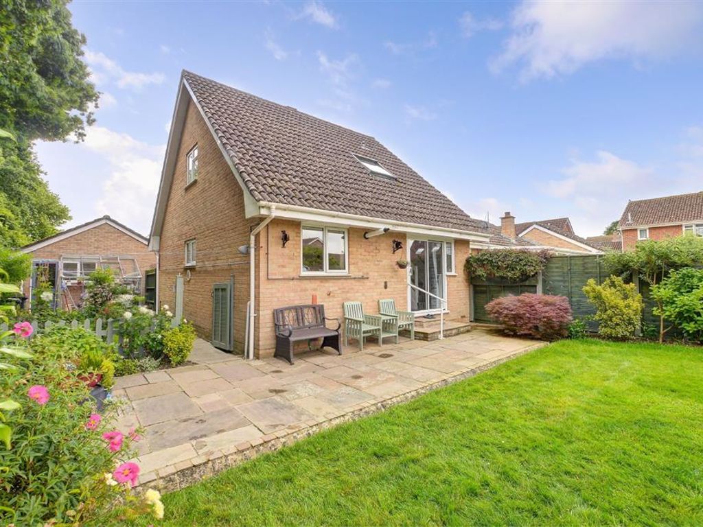 3 bed semidetached bungalow for sale in Sandbanks Way, Hailsham BN27