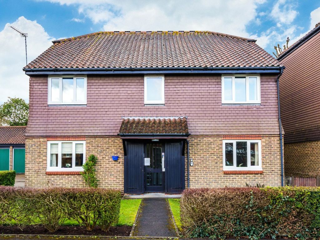 1 bed flat for sale in Burpham, Guildford, Surrey GU4, £125,000 Zoopla