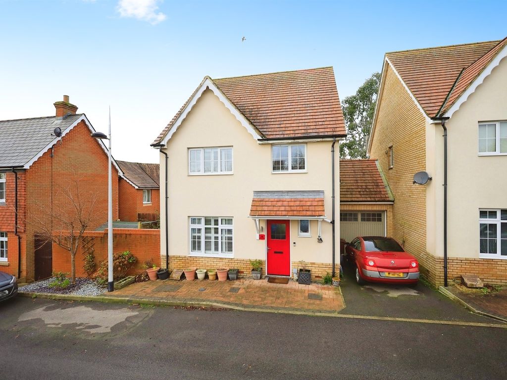 4 bed detached house for sale in Conquest Drive, Hailsham BN27, £