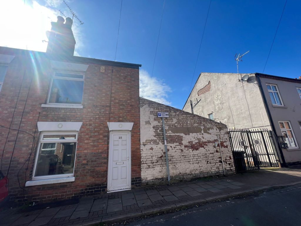 2 bed end terrace house for sale in School Street, Loughborough LE11