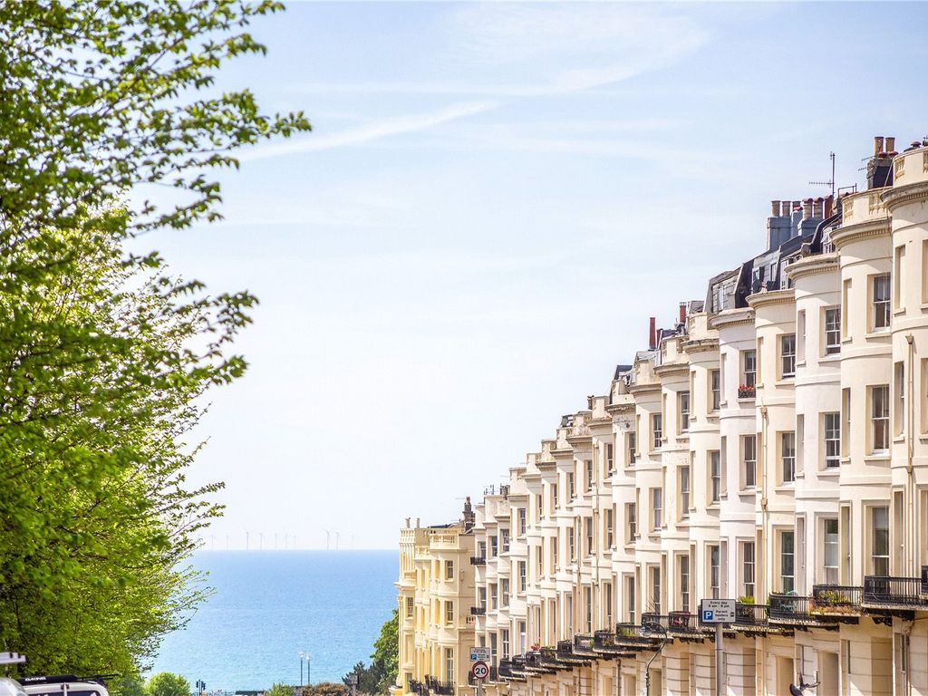 2 bed flat for sale in Brunswick Place, Hove BN3, £500,000 Zoopla