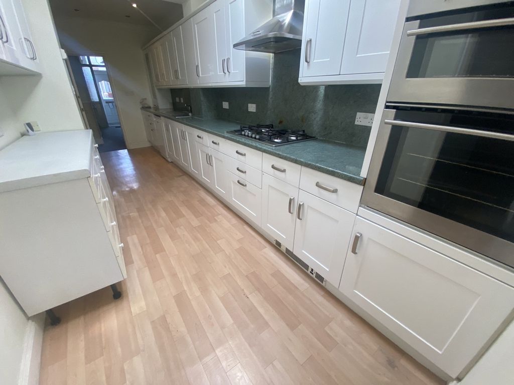 5 bed terraced house to rent in West End Road, Southall, Greater London