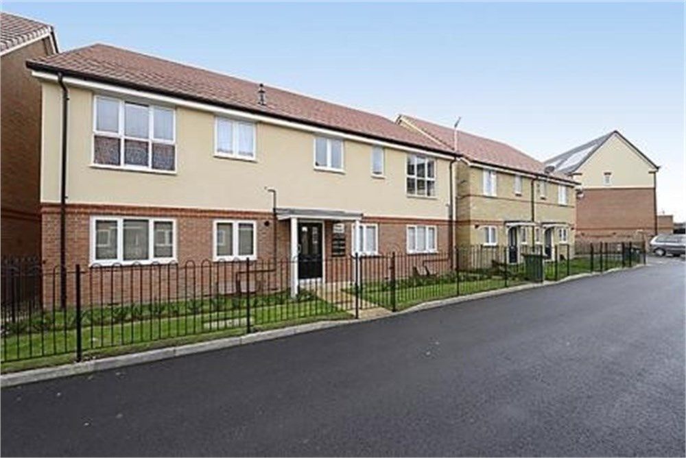 1 bed flat for sale in Stone Well Road, StainesUponThames TW19, £