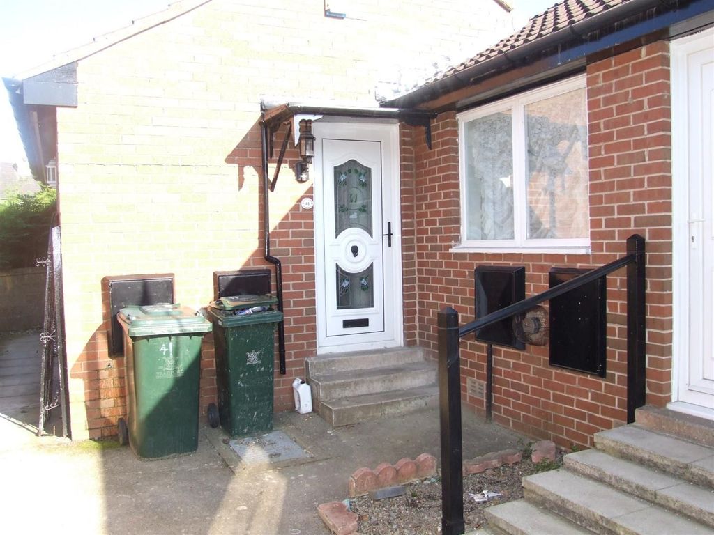 3 bed bungalow to rent in Duchywood, Bradford BD9 Zoopla