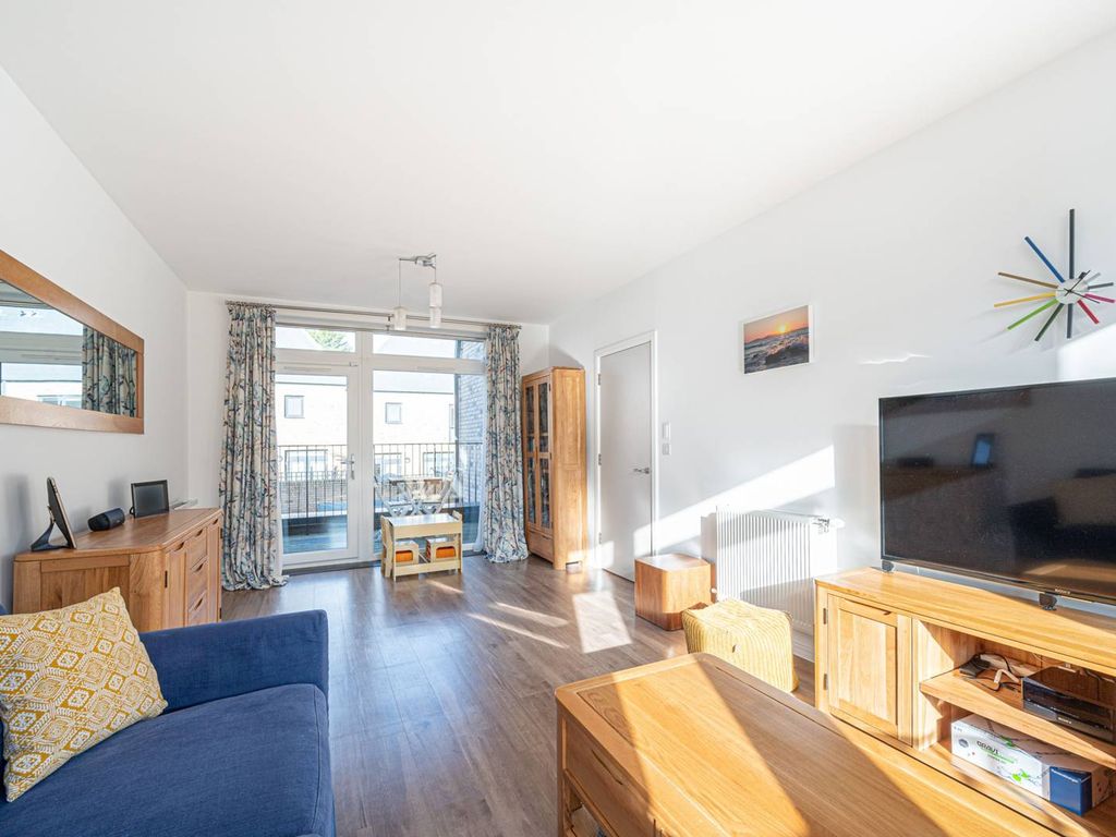 4 bed terraced house for sale in Helios Way, High EN5, £