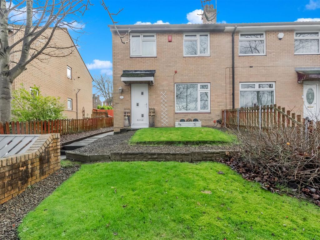 3 bed property for sale in Broad Lane, Bramley, Leeds LS13, £180,000